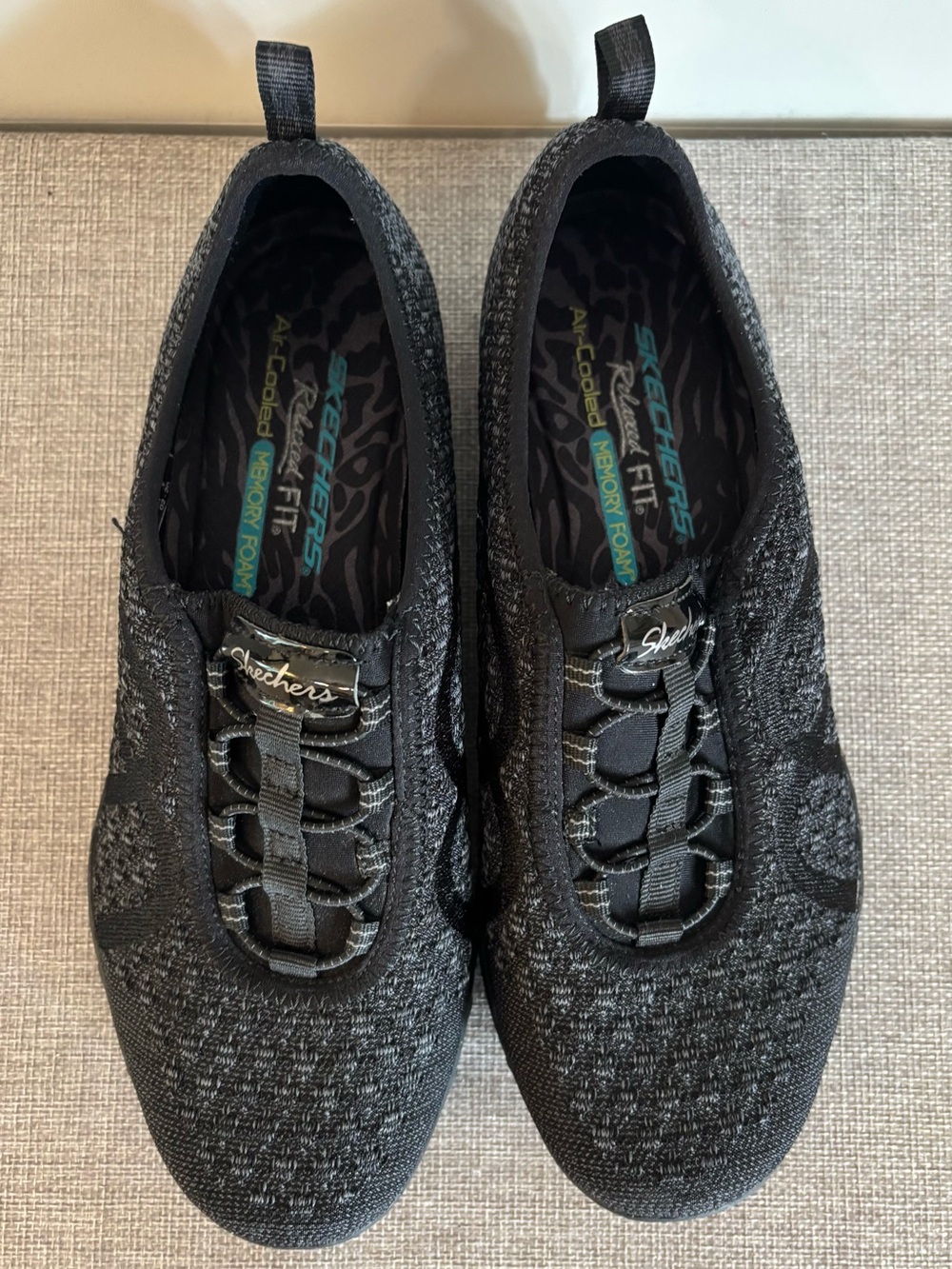 Skechers Relaxed Fit Black Memory Foam Slip On Sneakers Women’s 7